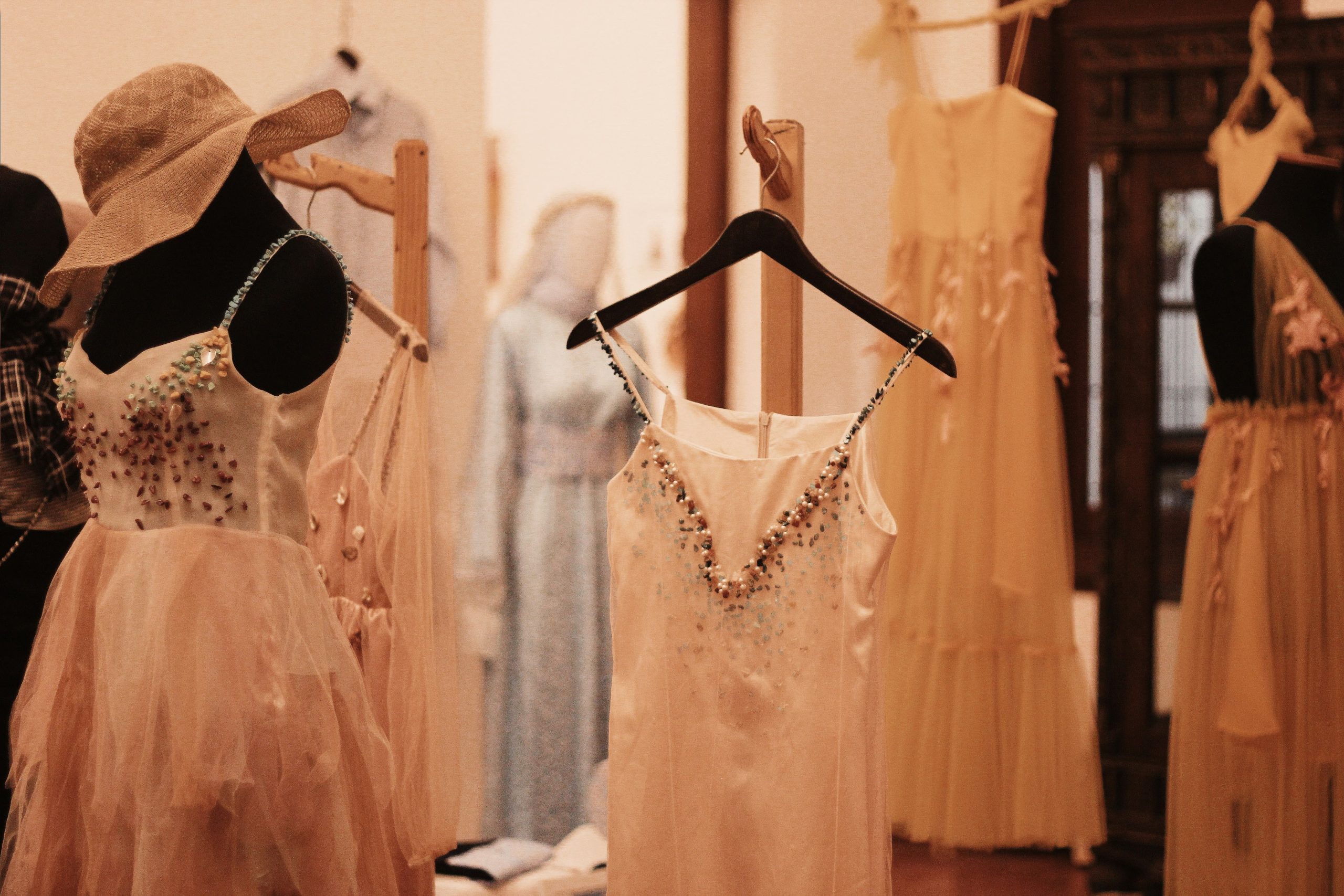 10 Show-Stopping Outfits for a Summer Wedding